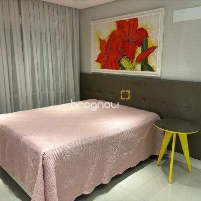 Apartamento com 143m², 3 quartos (sendo 3 suítes), 3 garagens, no bairro Campinas em São José