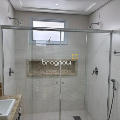 Apartamento com 143m², 3 quartos (sendo 3 suítes), 3 garagens, no bairro Campinas em São José