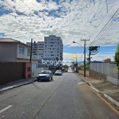 Terreno com 720m², no bairro Jardim Cidade de Florianópolis em São José