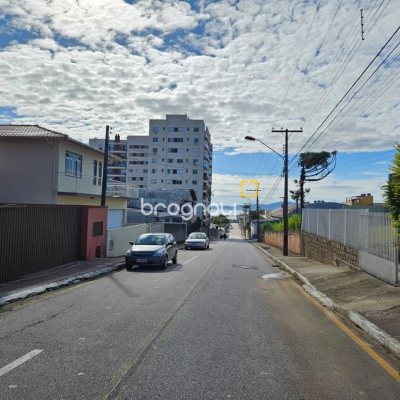 Terreno com 720m², no bairro Jardim Cidade de Florianópolis em São José