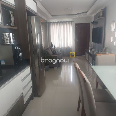 Casa com 80m², 3 quartos (sendo 1 suíte), 2 garagens, no bairro Serraria em São José