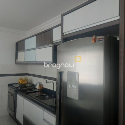 Casa com 80m², 3 quartos (sendo 1 suíte), 2 garagens, no bairro Serraria em São José