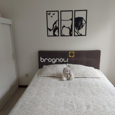 Casa com 80m², 3 quartos (sendo 1 suíte), 2 garagens, no bairro Serraria em São José