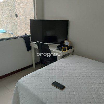 Casa com 80m², 3 quartos (sendo 1 suíte), 2 garagens, no bairro Serraria em São José