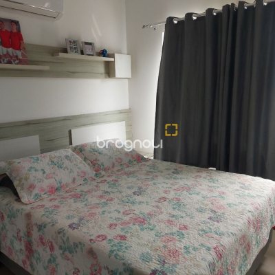 Casa com 80m², 3 quartos (sendo 1 suíte), 2 garagens, no bairro Serraria em São José