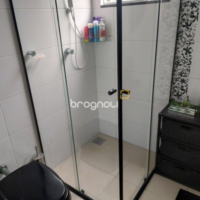 Casa com 80m², 3 quartos (sendo 1 suíte), 2 garagens, no bairro Serraria em São José