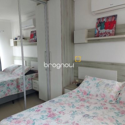 Casa com 80m², 3 quartos (sendo 1 suíte), 2 garagens, no bairro Serraria em São José