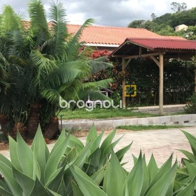 Casa com 146m², 3 quartos (sendo 1 suíte), 4 garagens, no bairro Saco dos Limões em Florianópolis