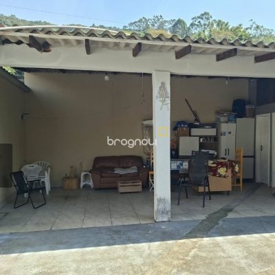 Casa com 146m², 3 quartos (sendo 1 suíte), 4 garagens, no bairro Saco dos Limões em Florianópolis