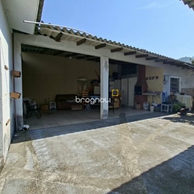 Casa com 146m², 3 quartos (sendo 1 suíte), 4 garagens, no bairro Saco dos Limões em Florianópolis