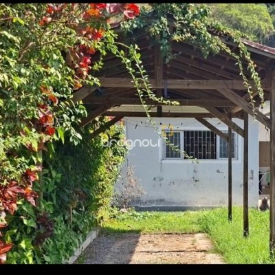 Casa com 146m², 3 quartos (sendo 1 suíte), 4 garagens, no bairro Saco dos Limões em Florianópolis