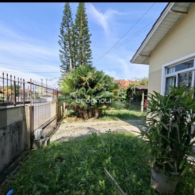 Casa com 146m², 3 quartos (sendo 1 suíte), 4 garagens, no bairro Saco dos Limões em Florianópolis
