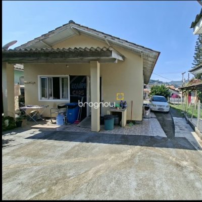 Casa com 146m², 3 quartos (sendo 1 suíte), 4 garagens, no bairro Saco dos Limões em Florianópolis