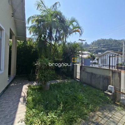 Casa com 146m², 3 quartos (sendo 1 suíte), 4 garagens, no bairro Saco dos Limões em Florianópolis
