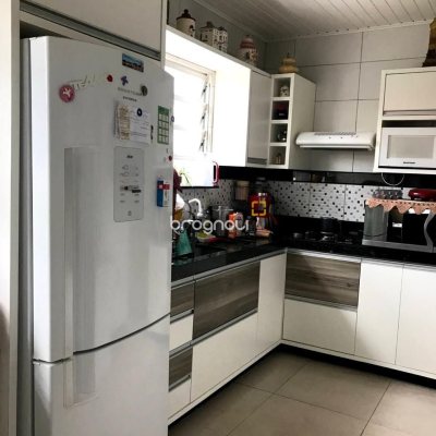 Casa com 146m², 3 quartos (sendo 1 suíte), 4 garagens, no bairro Saco dos Limões em Florianópolis