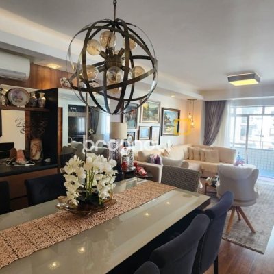 Apartamento com 170m², 3 quartos (sendo 1 suíte), 2 garagens, no bairro Centro em Florianópolis