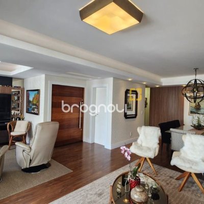 Apartamento com 170m², 3 quartos (sendo 1 suíte), 2 garagens, no bairro Centro em Florianópolis