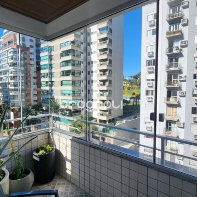 Apartamento com 170m², 3 quartos (sendo 1 suíte), 2 garagens, no bairro Centro em Florianópolis