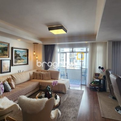 Apartamento com 170m², 3 quartos (sendo 1 suíte), 2 garagens, no bairro Centro em Florianópolis