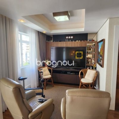 Apartamento com 170m², 3 quartos (sendo 1 suíte), 2 garagens, no bairro Centro em Florianópolis