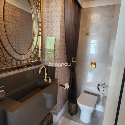 Apartamento com 170m², 3 quartos (sendo 1 suíte), 2 garagens, no bairro Centro em Florianópolis