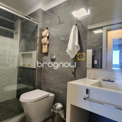 Apartamento com 170m², 3 quartos (sendo 1 suíte), 2 garagens, no bairro Centro em Florianópolis