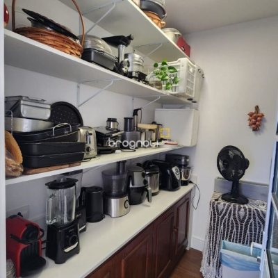Apartamento com 170m², 3 quartos (sendo 1 suíte), 2 garagens, no bairro Centro em Florianópolis
