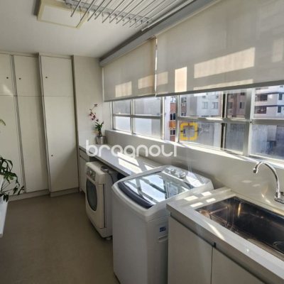 Apartamento com 170m², 3 quartos (sendo 1 suíte), 2 garagens, no bairro Centro em Florianópolis