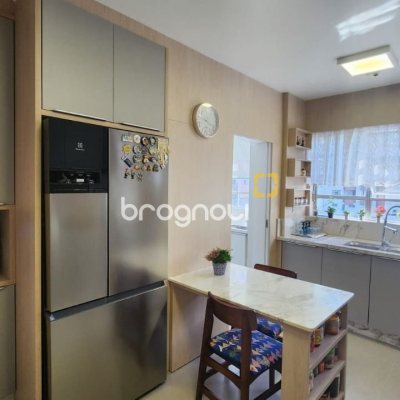 Apartamento com 170m², 3 quartos (sendo 1 suíte), 2 garagens, no bairro Centro em Florianópolis