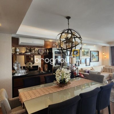 Apartamento com 170m², 3 quartos (sendo 1 suíte), 2 garagens, no bairro Centro em Florianópolis