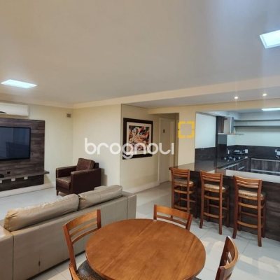 Apartamento com 170m², 3 quartos (sendo 1 suíte), 2 garagens, no bairro Centro em Florianópolis
