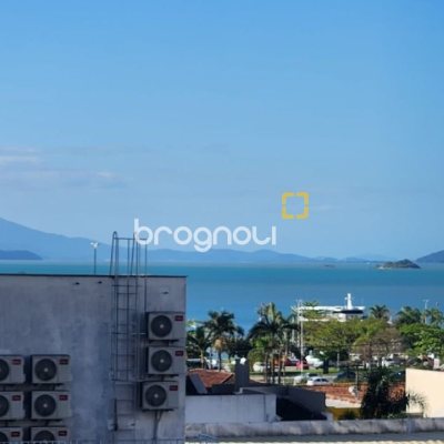 Apartamento com 170m², 3 quartos (sendo 1 suíte), 2 garagens, no bairro Centro em Florianópolis