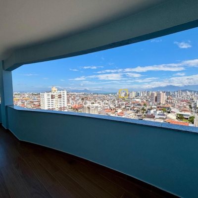 Apartamento com 92m², 2 quartos (sendo 1 suíte), 2 garagens, no bairro Barreiros em São José