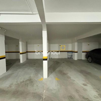 Apartamento com 92m², 2 quartos (sendo 1 suíte), 2 garagens, no bairro Barreiros em São José