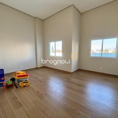 Apartamento com 92m², 2 quartos (sendo 1 suíte), 2 garagens, no bairro Barreiros em São José
