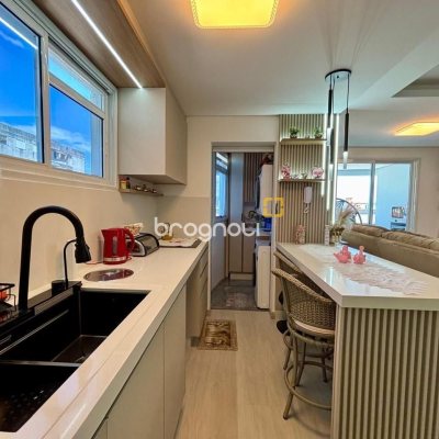 Apartamento com 92m², 2 quartos (sendo 1 suíte), 2 garagens, no bairro Barreiros em São José