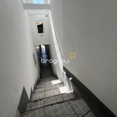 Prédio com 326m², 4 garagens, no bairro Pantanal em Florianópolis