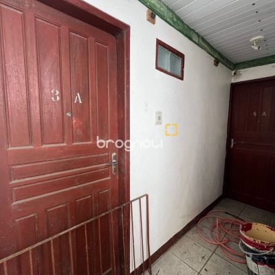Prédio com 326m², 4 garagens, no bairro Pantanal em Florianópolis