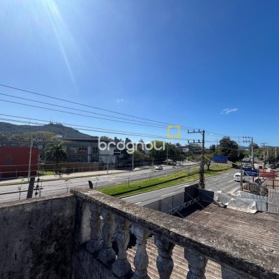 Prédio com 326m², 4 garagens, no bairro Pantanal em Florianópolis