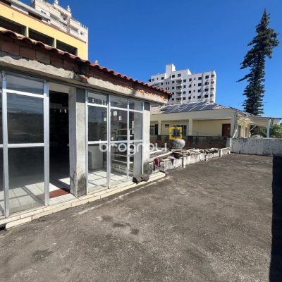 Prédio com 326m², 4 garagens, no bairro Pantanal em Florianópolis
