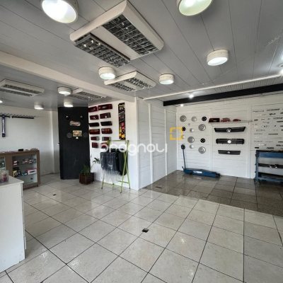 Prédio com 326m², 4 garagens, no bairro Pantanal em Florianópolis