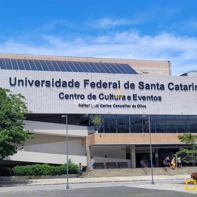 Prédio com 326m², 4 garagens, no bairro Pantanal em Florianópolis