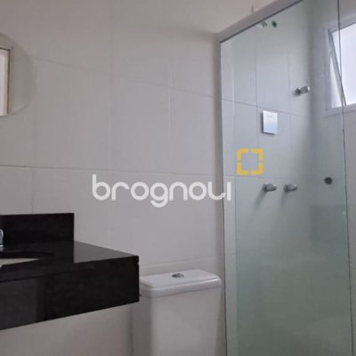 Apartamento com 67m², 2 quartos (sendo 1 suíte), 1 garagem, no bairro Canasvieiras em Florianópolis