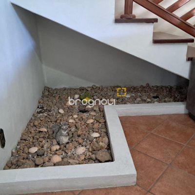 Casa com 195m², 3 quartos (sendo 1 suíte), 2 garagens, no bairro Campeche em Florianópolis