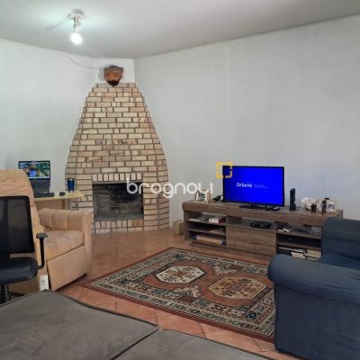 Casa com 195m², 3 quartos (sendo 1 suíte), 2 garagens, no bairro Campeche em Florianópolis