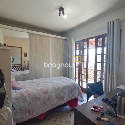 Casa com 195m², 3 quartos (sendo 1 suíte), 2 garagens, no bairro Campeche em Florianópolis