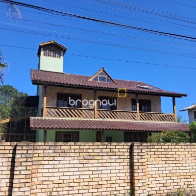 Casa com 195m², 3 quartos (sendo 1 suíte), 2 garagens, no bairro Campeche em Florianópolis