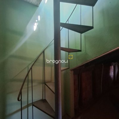 Casa com 195m², 3 quartos (sendo 1 suíte), 2 garagens, no bairro Campeche em Florianópolis