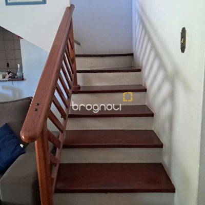 Casa com 195m², 3 quartos (sendo 1 suíte), 2 garagens, no bairro Campeche em Florianópolis