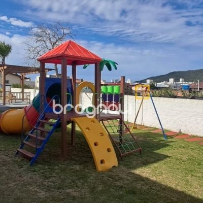 Casa de Condomínio com 200m², 4 quartos (sendo 1 suíte), 3 garagens, no bairro Ingleses em Florianópolis